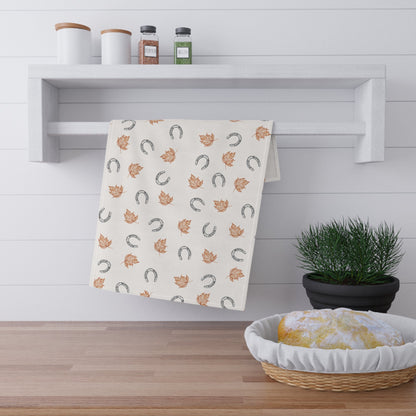 Fall leaves and horseshoes Autumn-Inspired Tea Towels, Cozy Kitchen Decor, Farmhouse Style, Gift for Homeowners, Ideal for Fall Cooking