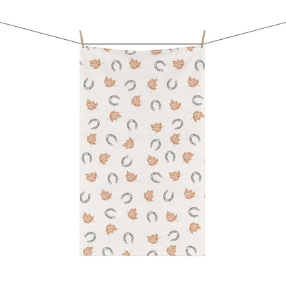 Fall leaves and horseshoes Autumn-Inspired Tea Towels, Cozy Kitchen Decor, Farmhouse Style, Gift for Homeowners, Ideal for Fall Cooking